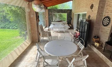 Casa en Venta de 4 Dormitorios, Country El Bosque con Pileta y Cava de Vino