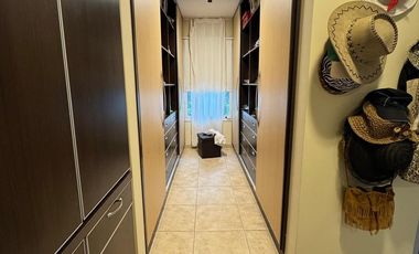 Casa en Venta de 4 Dormitorios, Country El Bosque con Pileta y Cava de Vino