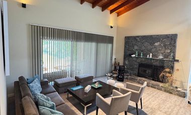 Casa en Venta de 4 Dormitorios, Country El Bosque con Pileta y Cava de Vino