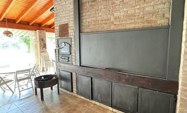 Casa en Venta de 4 Dormitorios, Country El Bosque con Pileta y Cava de Vino