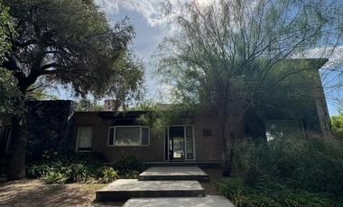 Casa en Venta de 4 Dormitorios, Country El Bosque con Pileta y Cava de Vino
