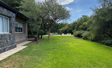 Casa en Venta de 4 Dormitorios, Country El Bosque con Pileta y Cava de Vino