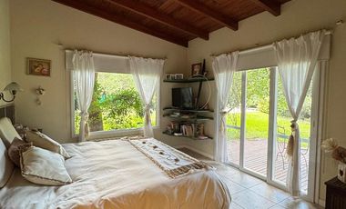 Casa en Venta de 4 Dormitorios, Country El Bosque con Pileta y Cava de Vino