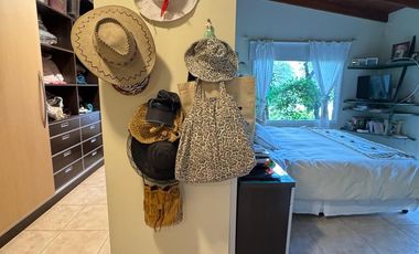Casa en Venta de 4 Dormitorios, Country El Bosque con Pileta y Cava de Vino
