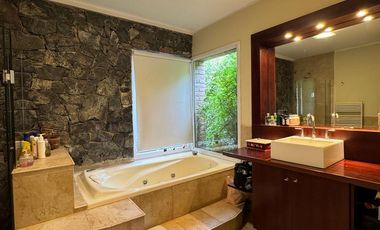 Casa en Venta de 4 Dormitorios, Country El Bosque con Pileta y Cava de Vino