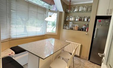Casa en Venta de 4 Dormitorios, Country El Bosque con Pileta y Cava de Vino