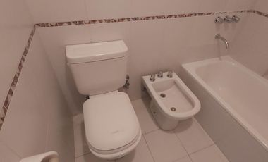 Departamento - 2  ambientes luminoso  con cochera cubierta fija   - Palermo Chico