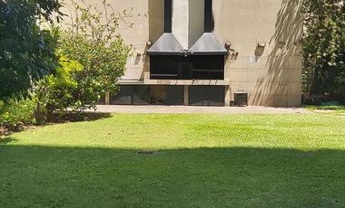 Departamento - 2  ambientes luminoso  con cochera cubierta fija   - Palermo Chico