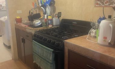 Casa con gran potencial, muy cerca del Metro el Rosario