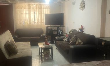 Casa con gran potencial, muy cerca del Metro el Rosario