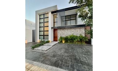 Venta casa con 4 recámaras en Soluna Temozon Mérida Yucatán.