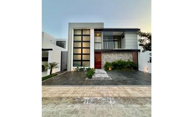 Venta casa con 4 recámaras en Soluna Temozon Mérida Yucatán.