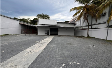 24 DE DICIEMBRE / GALERA COMERCIAL / CON OFICINA /  2014M