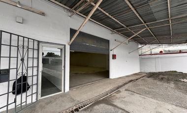 24 DE DICIEMBRE / GALERA COMERCIAL / CON OFICINA /  2014M