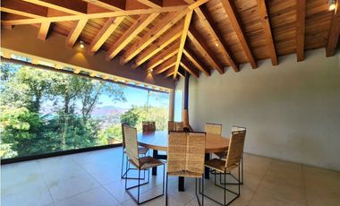 Casa en Venta dentro de Condominio en Valle de Bravo