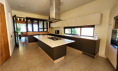 Casa en Venta dentro de Condominio en Valle de Bravo