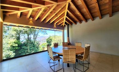 Casa en Venta dentro de Condominio en Valle de Bravo