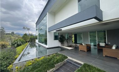Casa Campestre vía San Antonio la Ceja en Arriendo
