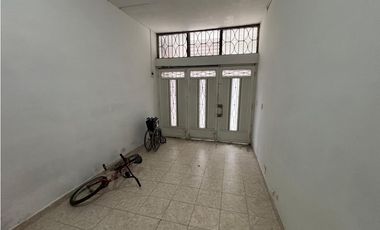 VENTA DE AMPLIA CASA MULTIFAMILIAR LAURELES CERCA EXITO LAURELES