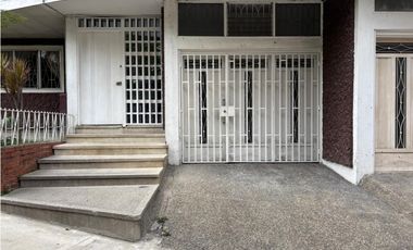 VENTA DE AMPLIA CASA MULTIFAMILIAR LAURELES CERCA EXITO LAURELES