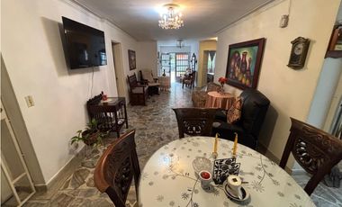 VENTA DE AMPLIA CASA MULTIFAMILIAR LAURELES CERCA EXITO LAURELES