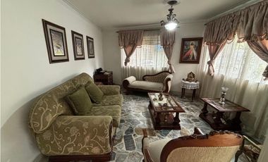 VENTA DE AMPLIA CASA MULTIFAMILIAR LAURELES CERCA EXITO LAURELES