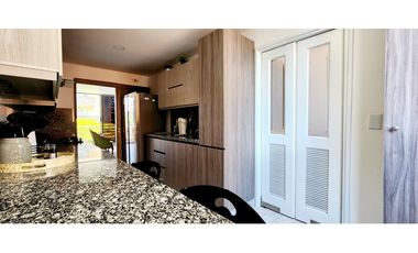 VENTA APARTAMENTO TOTALMENTE REMODELADO LAURELES SANTA TERESITA