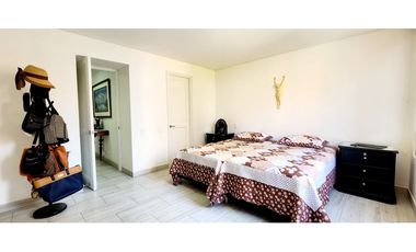 VENTA APARTAMENTO TOTALMENTE REMODELADO LAURELES SANTA TERESITA