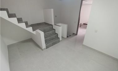 ALQUILER DE CASA 2 NIVELES  BARRIO MANZANARES POBLADO CAMPESTRE