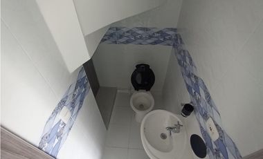 ALQUILER DE CASA 2 NIVELES  BARRIO MANZANARES POBLADO CAMPESTRE