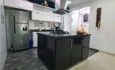 Se vende hermosa casa amplia en conjunto cerrado