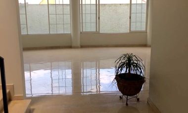 CASA EN RENTA EN INTERLOMAS