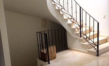 CASA EN RENTA EN INTERLOMAS