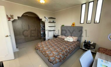 En venta casa dentro de urbanización. Sector Cumbayá