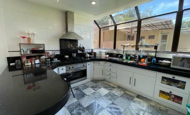 En venta casa dentro de urbanización. Sector Cumbayá