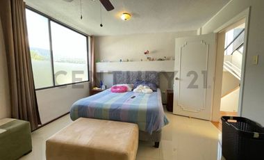 En venta casa dentro de urbanización. Sector Cumbayá