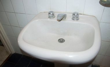VENTA CASA 3 AMB. CON JARDIN Y COCHERA