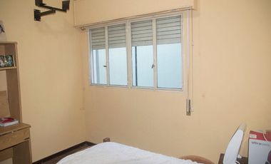 VENTA CASA 3 AMB. CON JARDIN Y COCHERA