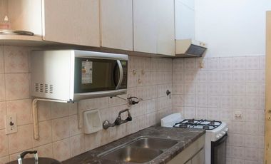VENTA CASA 3 AMB. CON JARDIN Y COCHERA