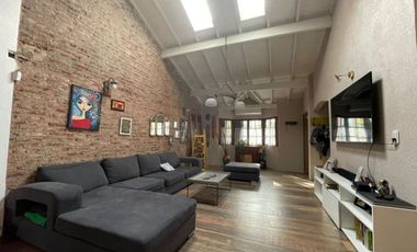 CASA 6AMB. C/COCHERA, QUINCHO Y PILETA RECICLADA!!