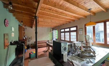 CASA 6AMB. C/COCHERA, QUINCHO Y PILETA RECICLADA!!