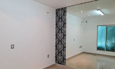 RENTA HERMOSA CASA A PASOS DE ANDARES