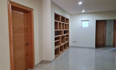 RENTA HERMOSA CASA A PASOS DE ANDARES