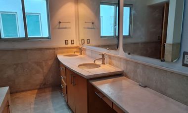 RENTA HERMOSA CASA A PASOS DE ANDARES