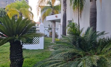 RENTA HERMOSA CASA A PASOS DE ANDARES