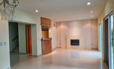 RENTA HERMOSA CASA A PASOS DE ANDARES