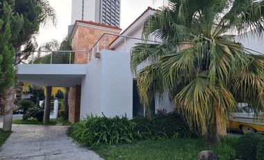 RENTA HERMOSA CASA A PASOS DE ANDARES