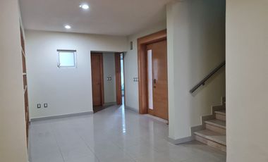 RENTA HERMOSA CASA A PASOS DE ANDARES