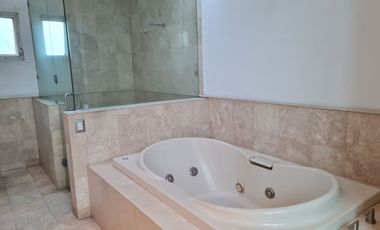 RENTA HERMOSA CASA A PASOS DE ANDARES