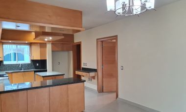 RENTA HERMOSA CASA A PASOS DE ANDARES